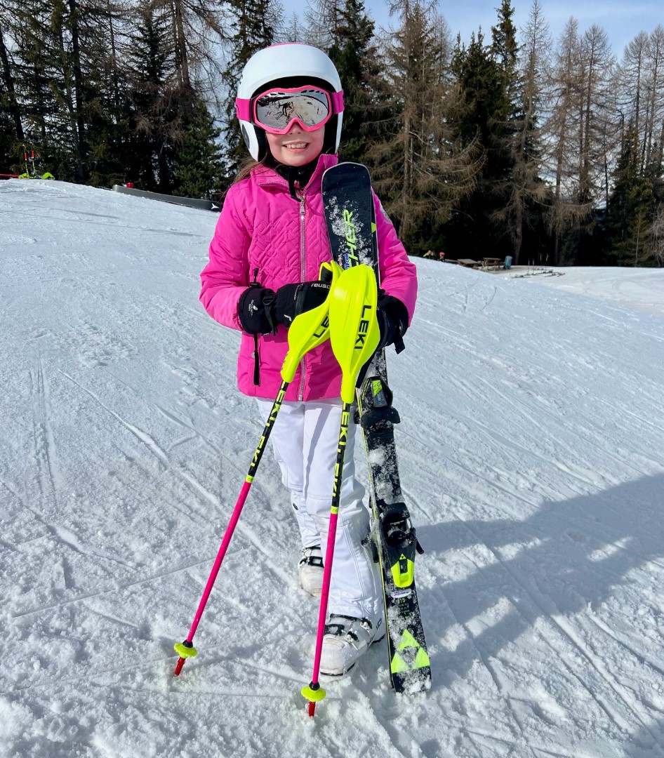 Photo of Penelope skiing