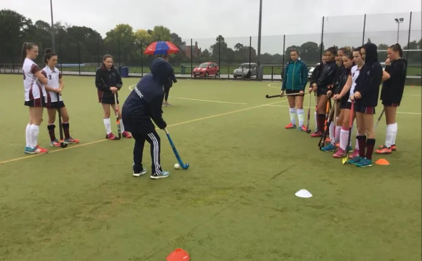 England Hockey players lead coaching session at Queen's